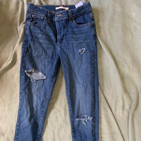 Levi’s high rise skinny jeans!! - Picture 2 of 4